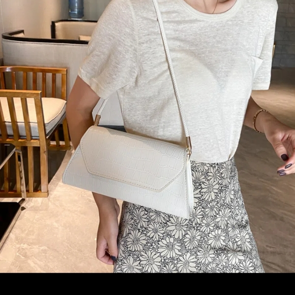 Fashion crocodile embossed PU simple solid color shoulder bag - Picture 3 of 10